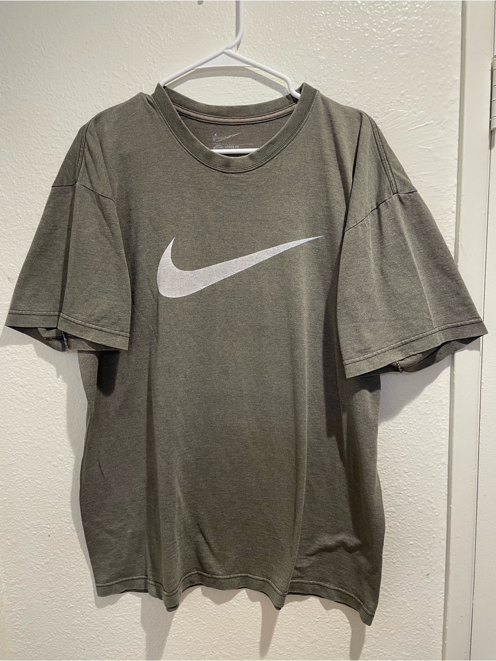 Nike Loose Fit Graphic Tee Mens Large Gray Swoosh T-Shirt L